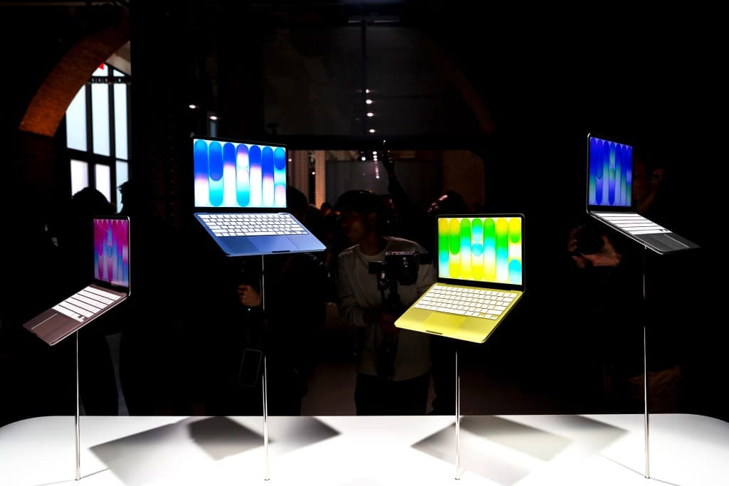 Apple Rethinks Liquid Glass Design for Mac Displays