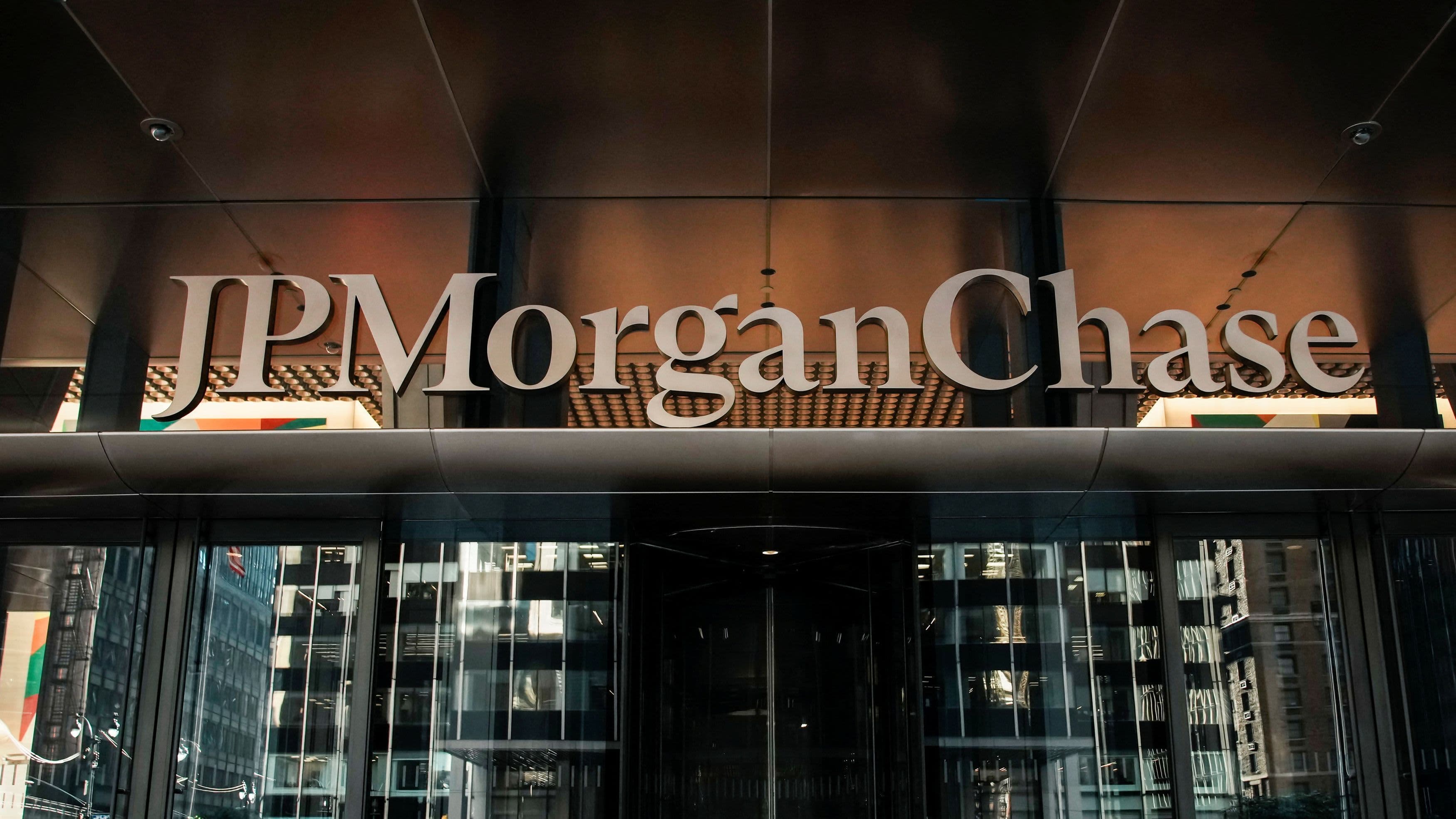 JPMorgan-Led Banks Tighten Credit to Struggling KKR Fund
