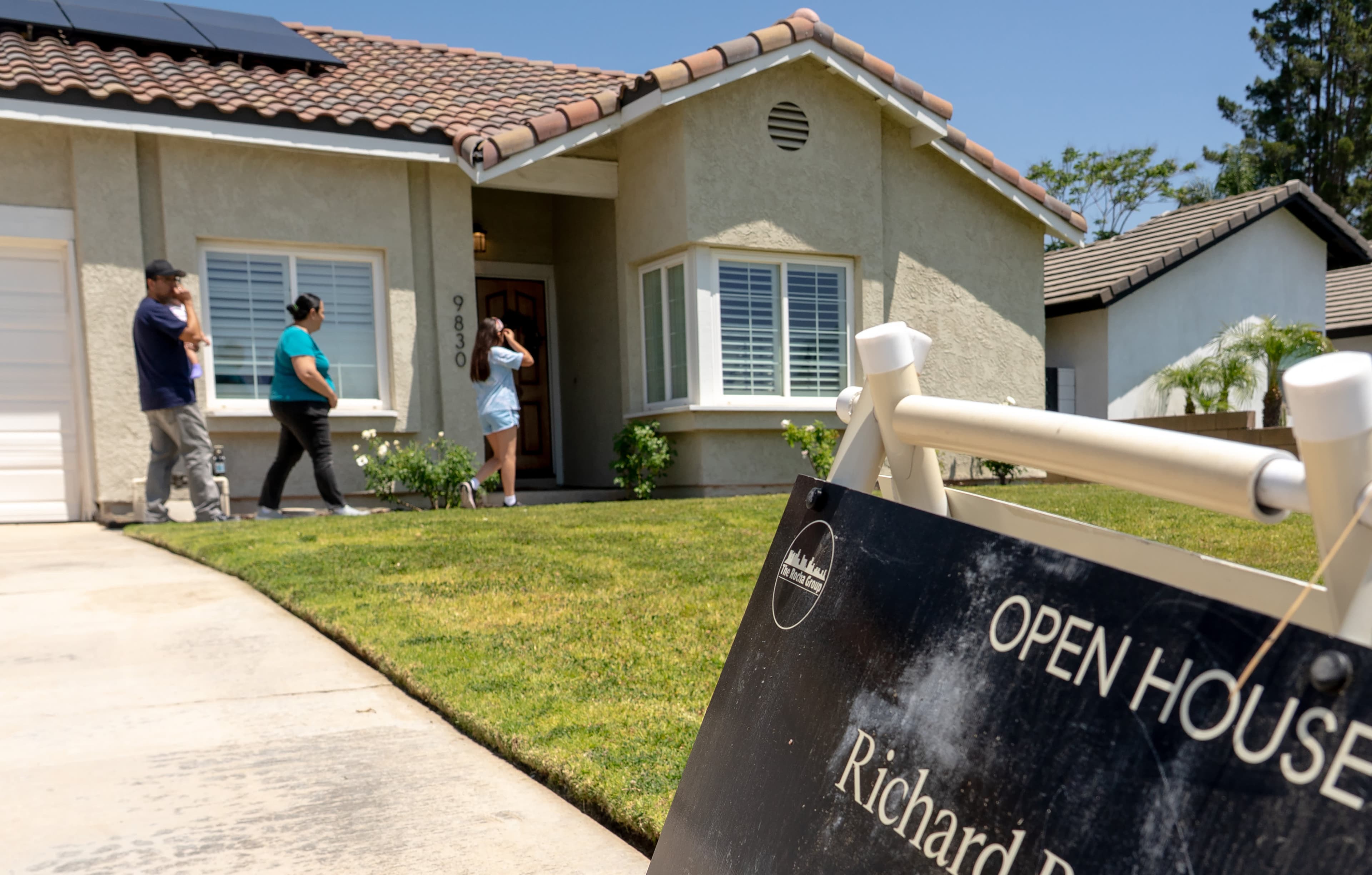 April Home Sales Stall as Mortgage Rates Rise