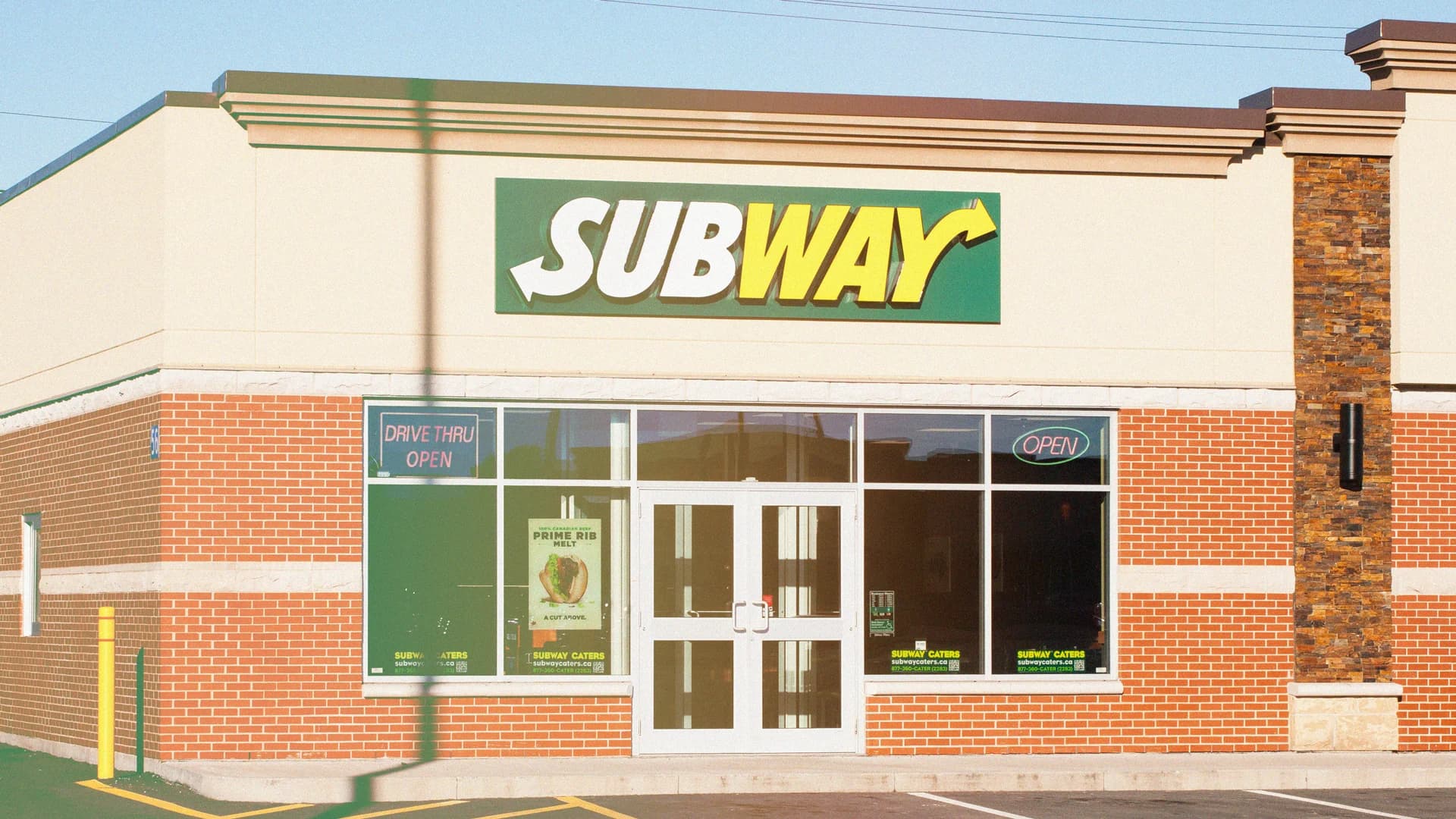 Subway's Struggles: What 725 Closures Mean for QSR Market