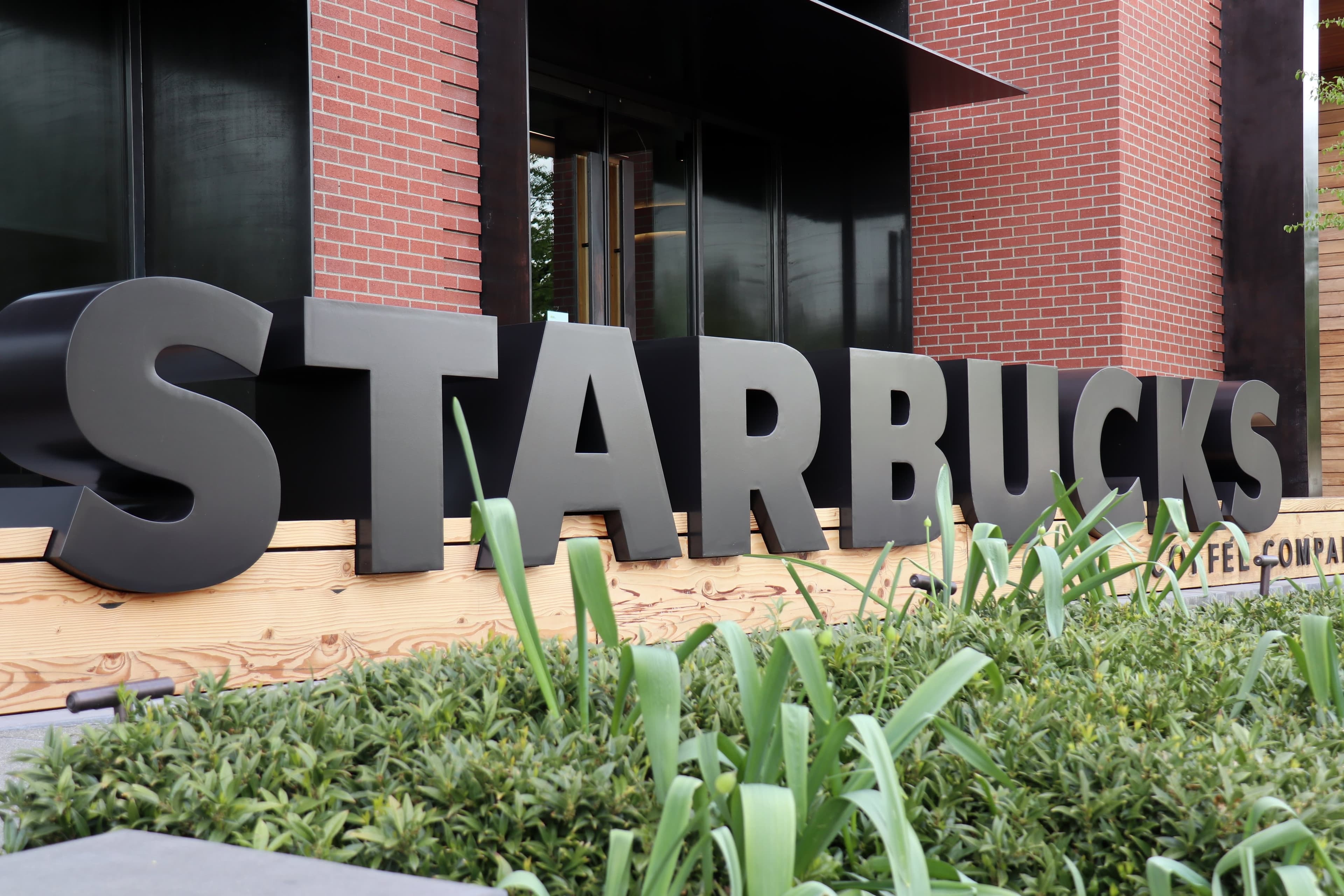 Starbucks Cuts 300 Jobs, Closes Regional Offices