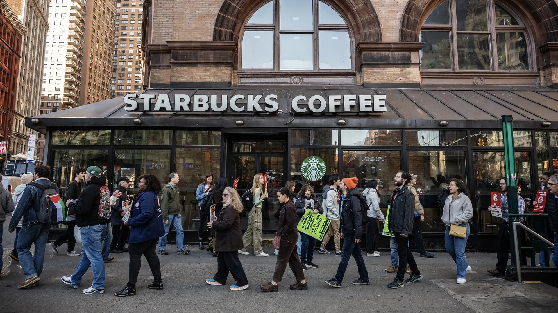 UN Pressure on Starbucks Over Union Tactics Signals Labor Shift