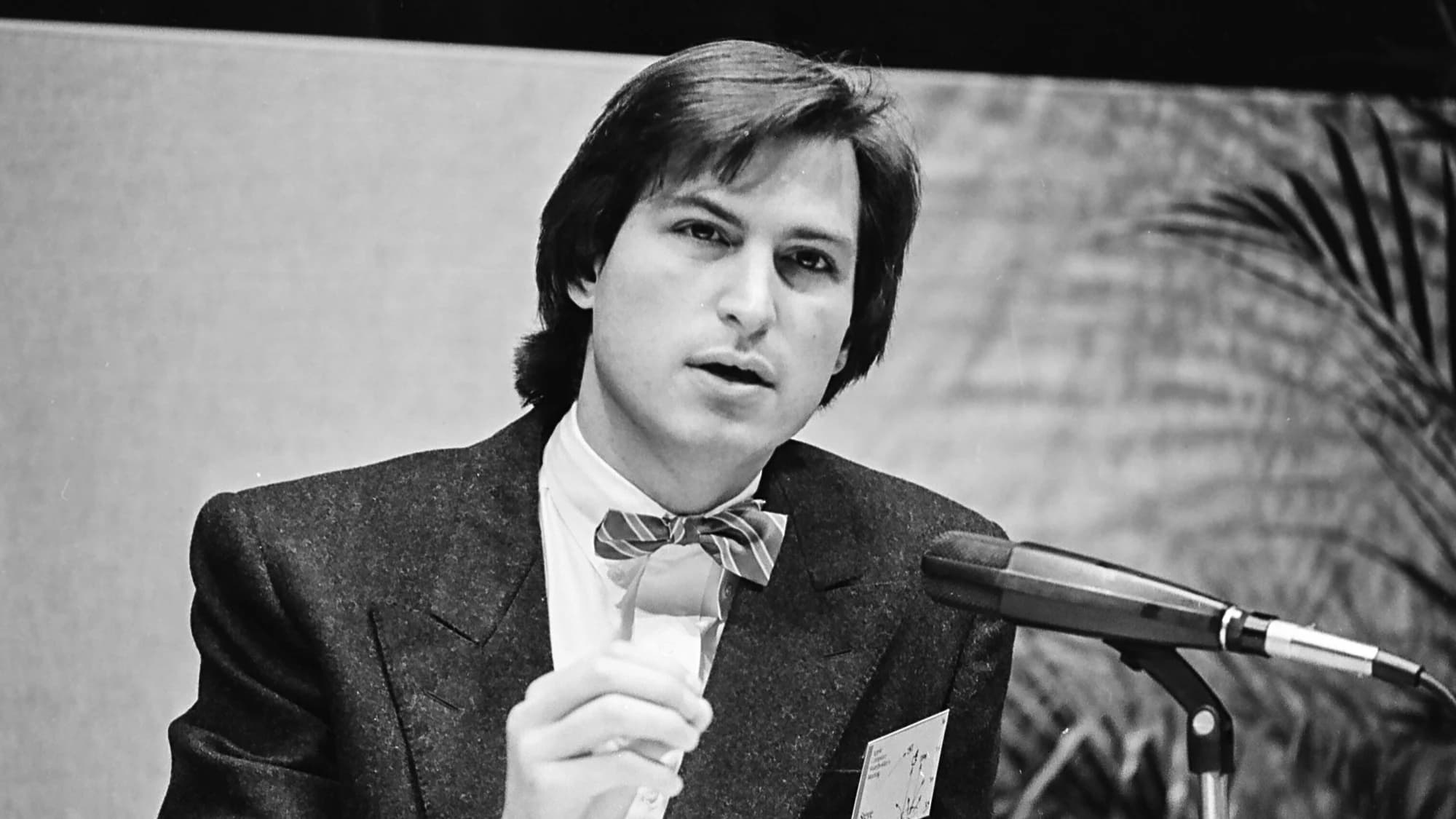 How to Negotiate From Weakness: Lessons From Steve Jobs