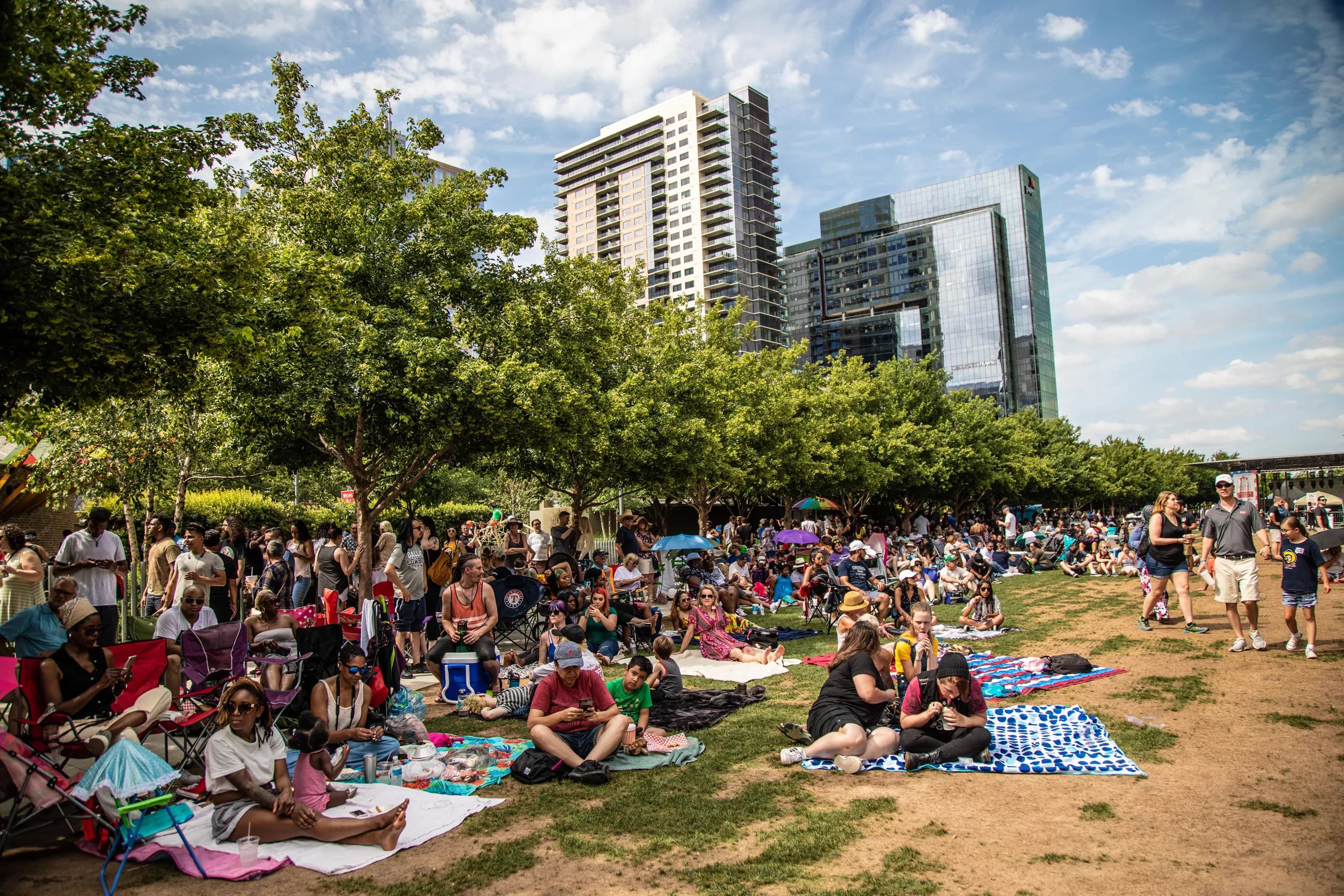 Memorial Day Weekend Events Draw Dallas Crowds
