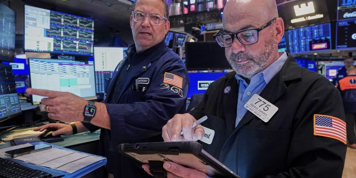 Wall Street Surges While Main Street Confidence Plummets