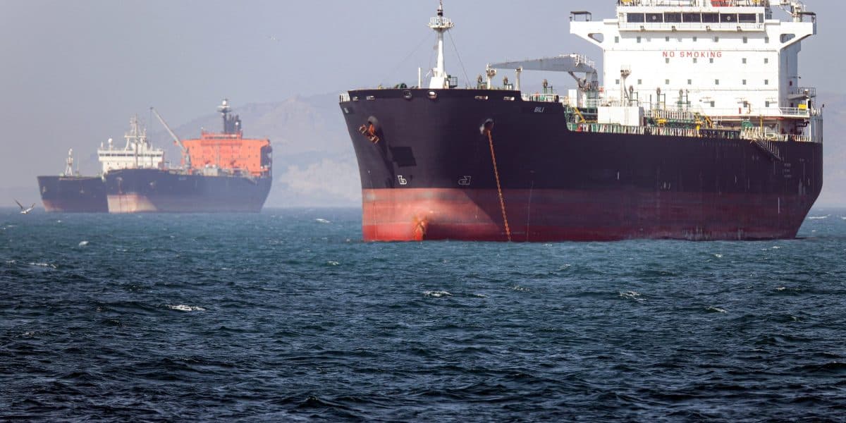 Oil Prices Drop on Iran Deal Prospects; WTI Near $92
