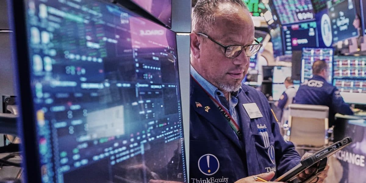 Anti-Corruption Message Loses Power When Politicians Trade Stocks