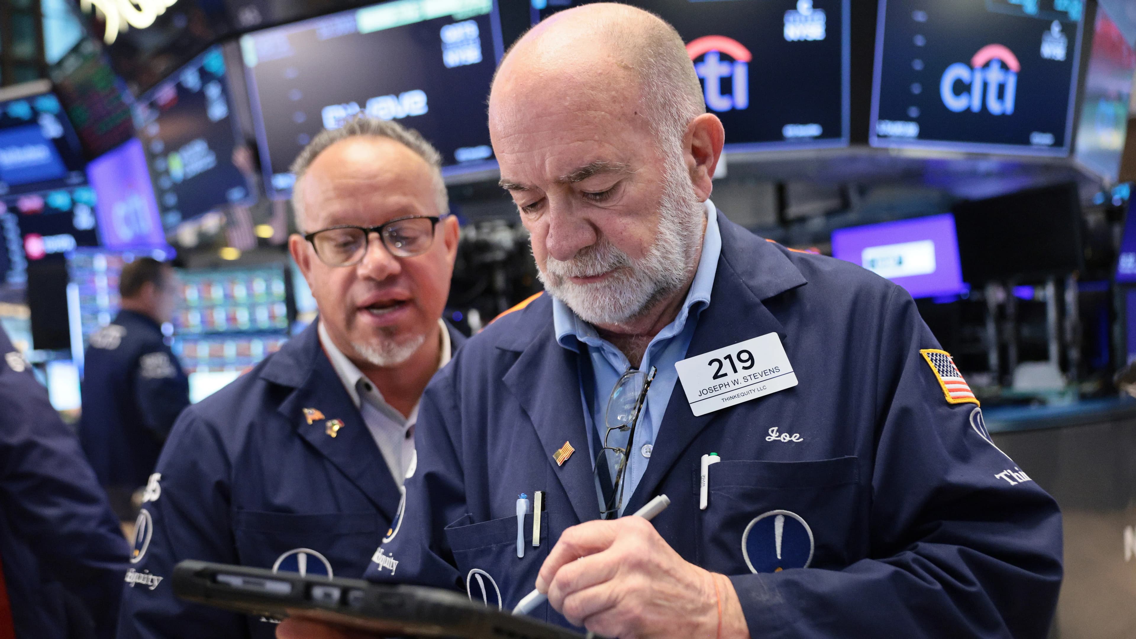 Micron Breaks $1T Valuation as AI Chip Demand Reshapes Tech