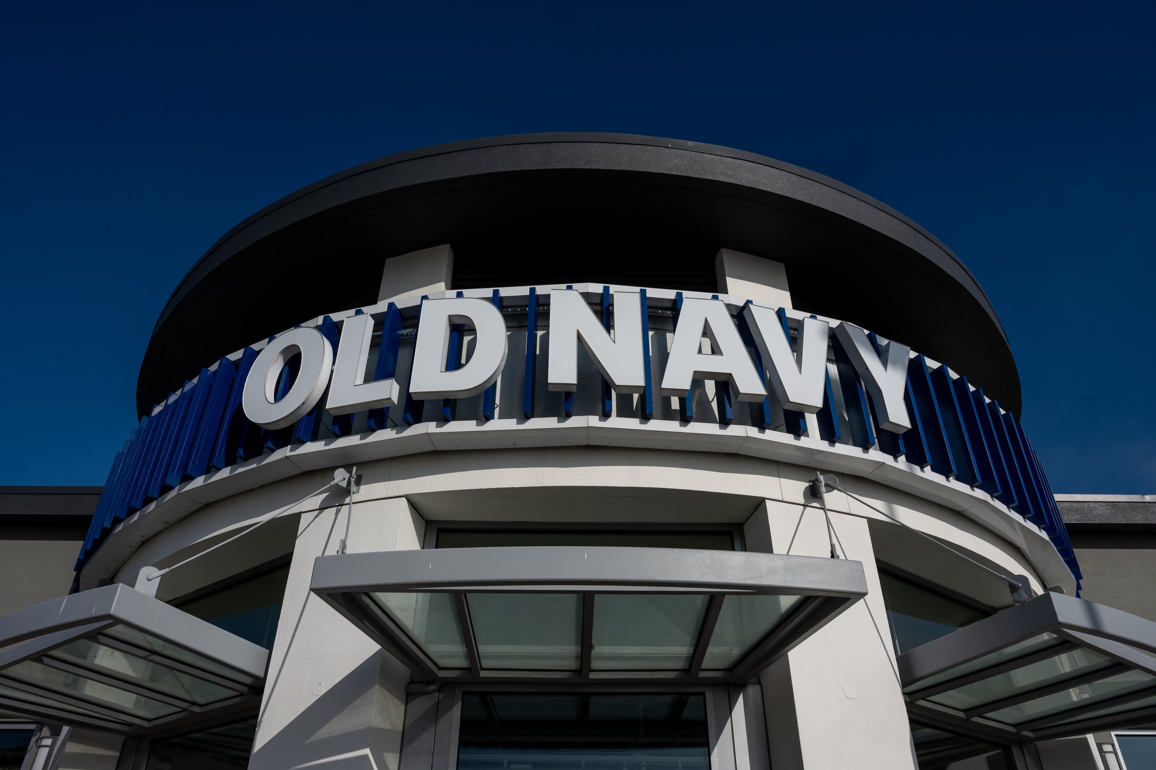 Gap Stock Plunges 14% on Old Navy Miss, Guidance Cut