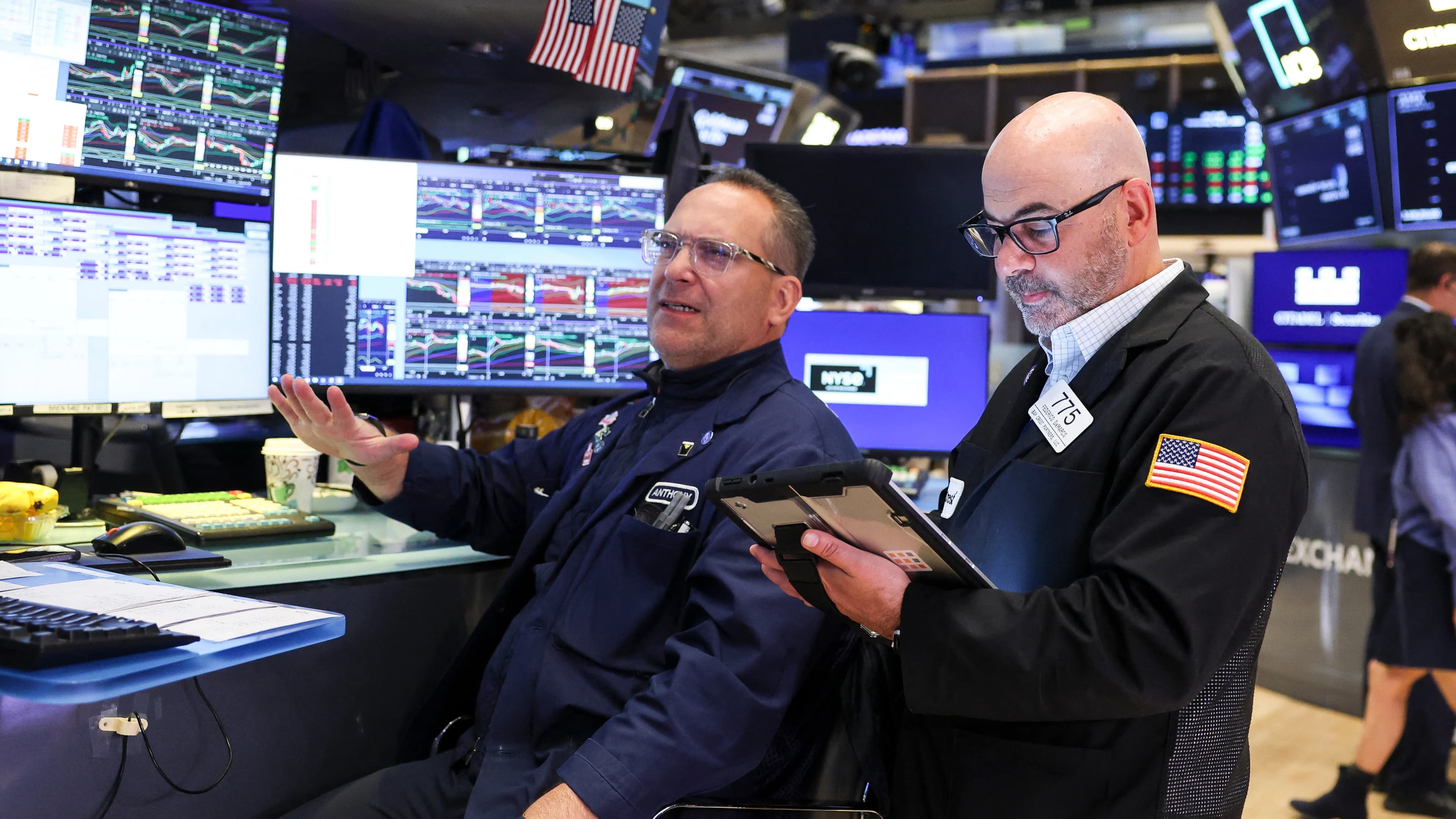 Stagflation Signals Rise as AI Rally Masks Economic Headwinds