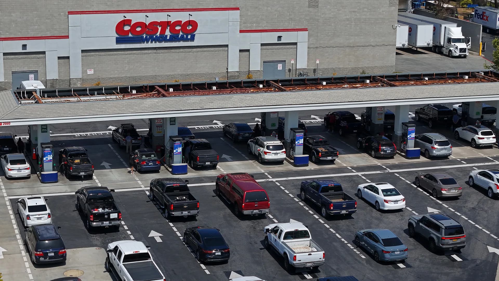 How Costco's Fuel Strategy Keeps Members Loyal Amid Rising Costs