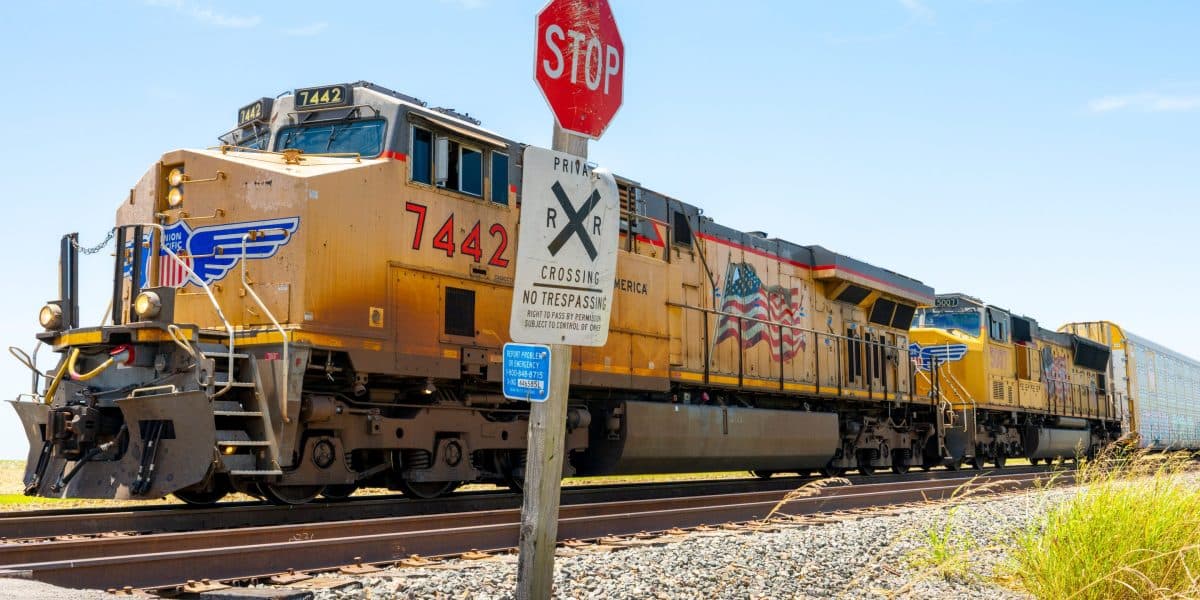 Trump Proposes Government Stake in Major Rail Merger