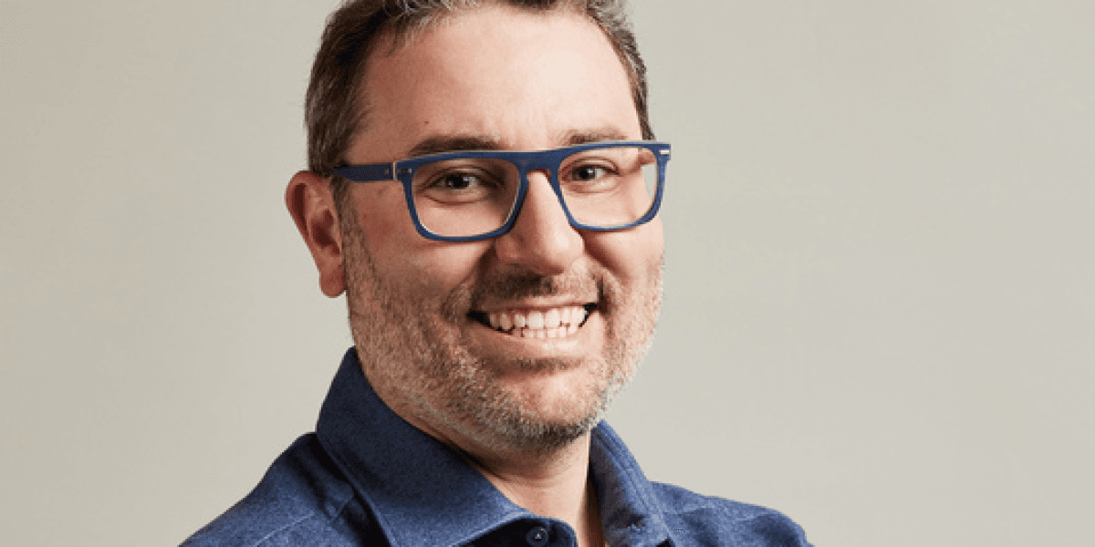 AI Founders Face Apple's Playbook: How Platform Giants Kill Innovation