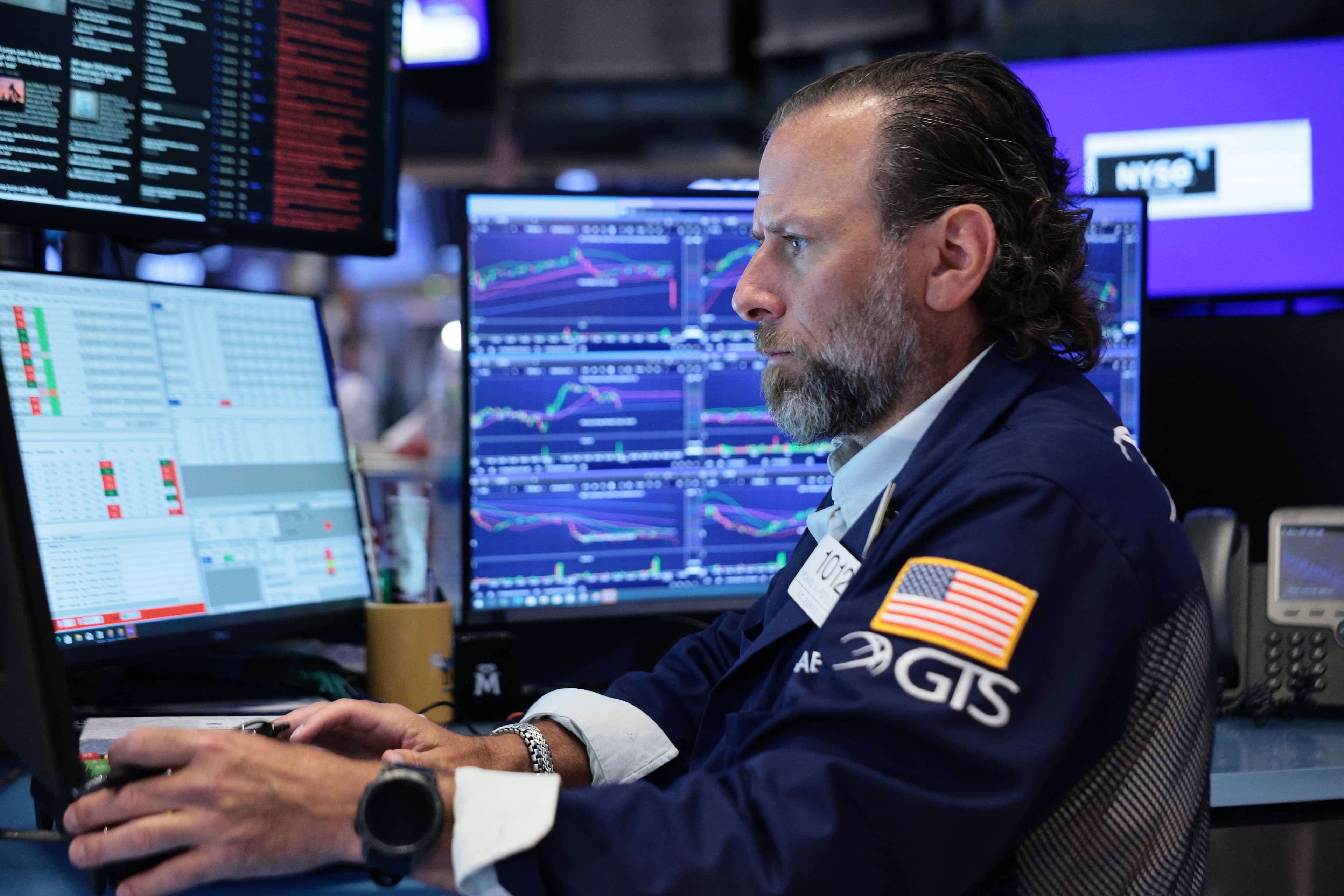 AI Stocks Rally Despite Oil-Driven Market Volatility