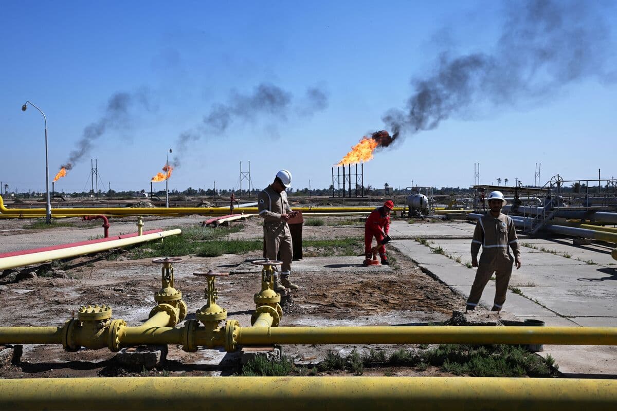 Indian Refiners Suspend Iraq Oil Imports Amid Strait of Hormuz Risks