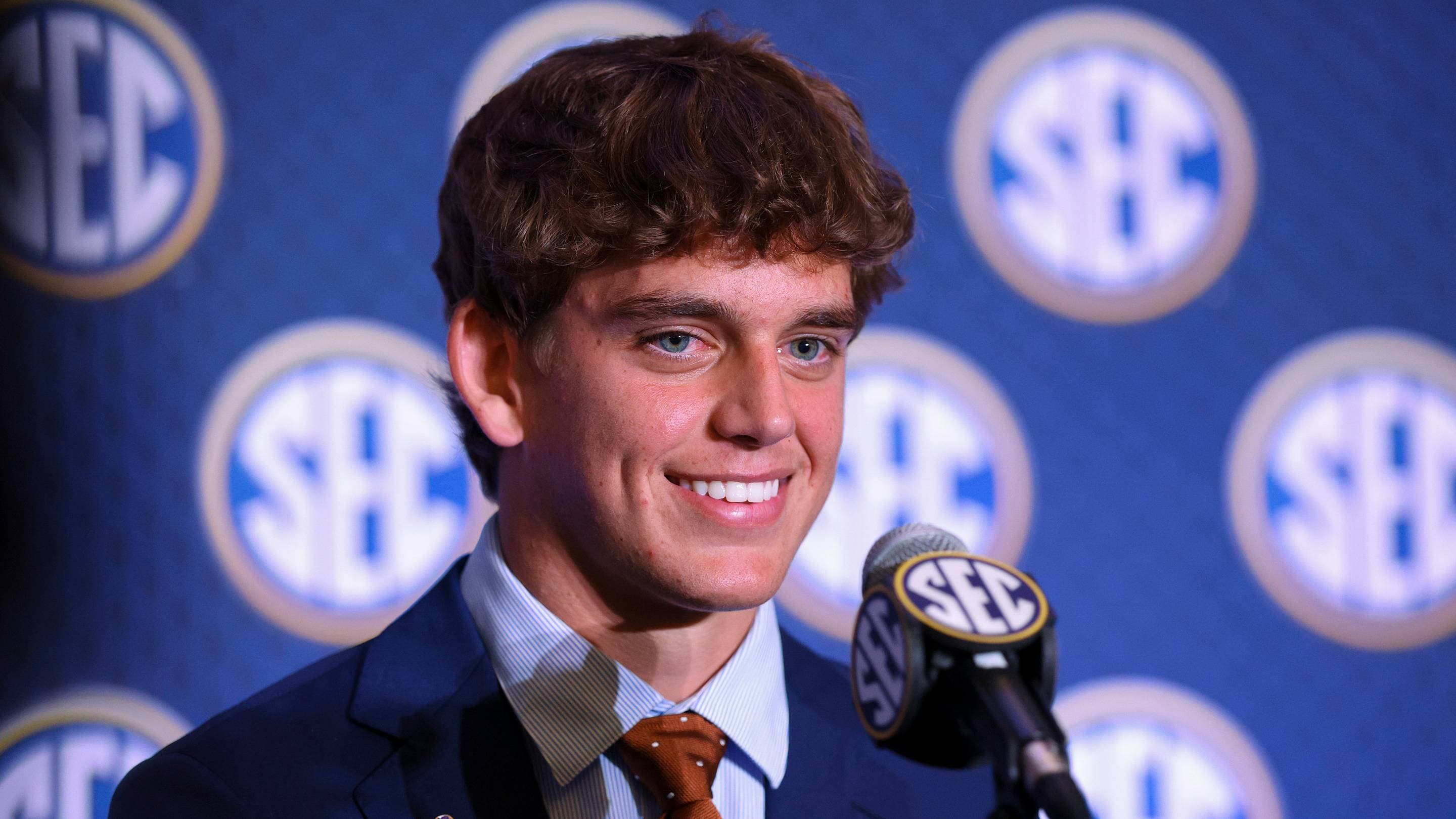Manning Taps Texas Legacy Over Family Football Pedigree