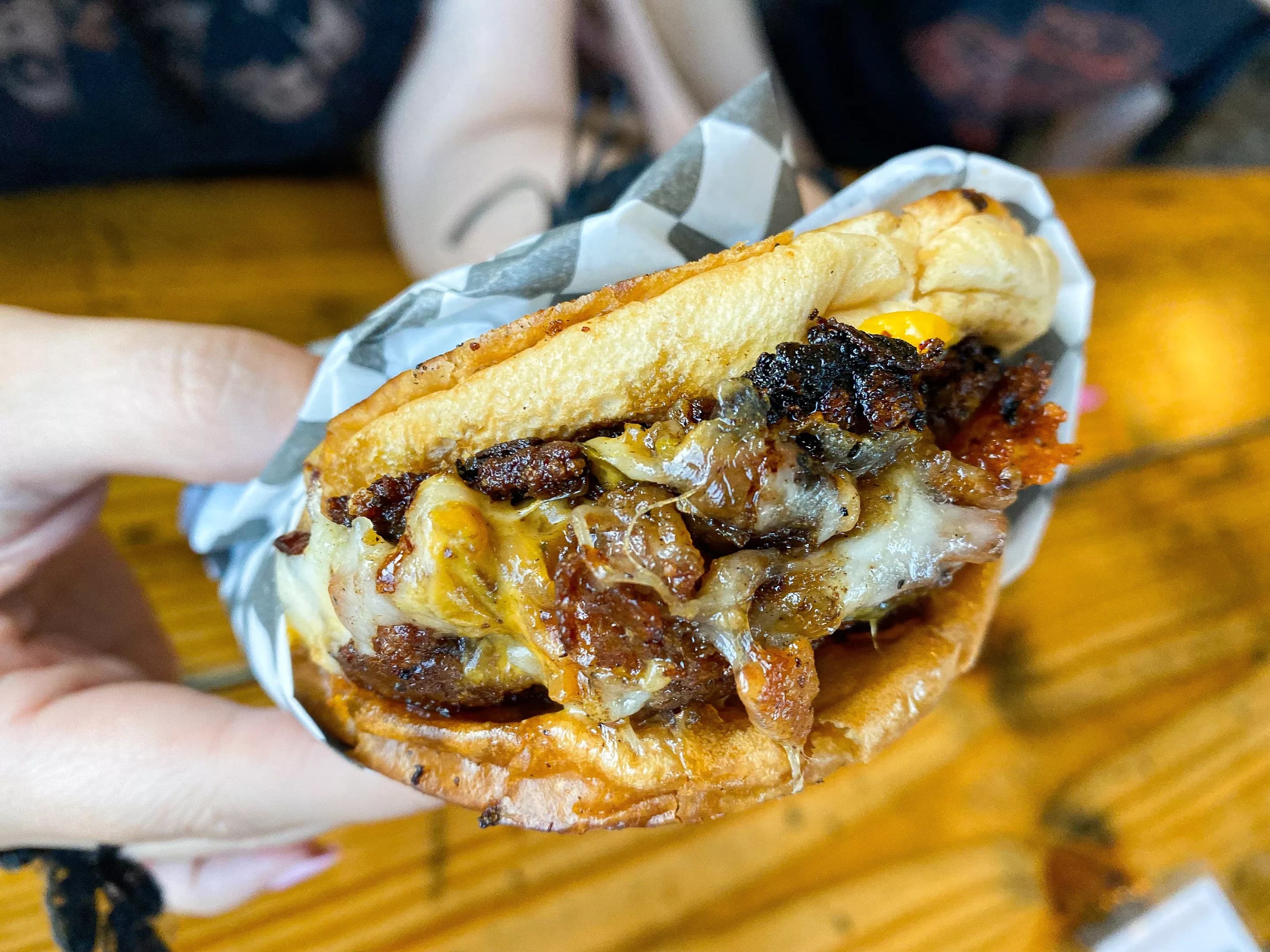 Nostalgia Dining: How Dallas Burger Concepts Blend Vintage Appeal With Food Quality