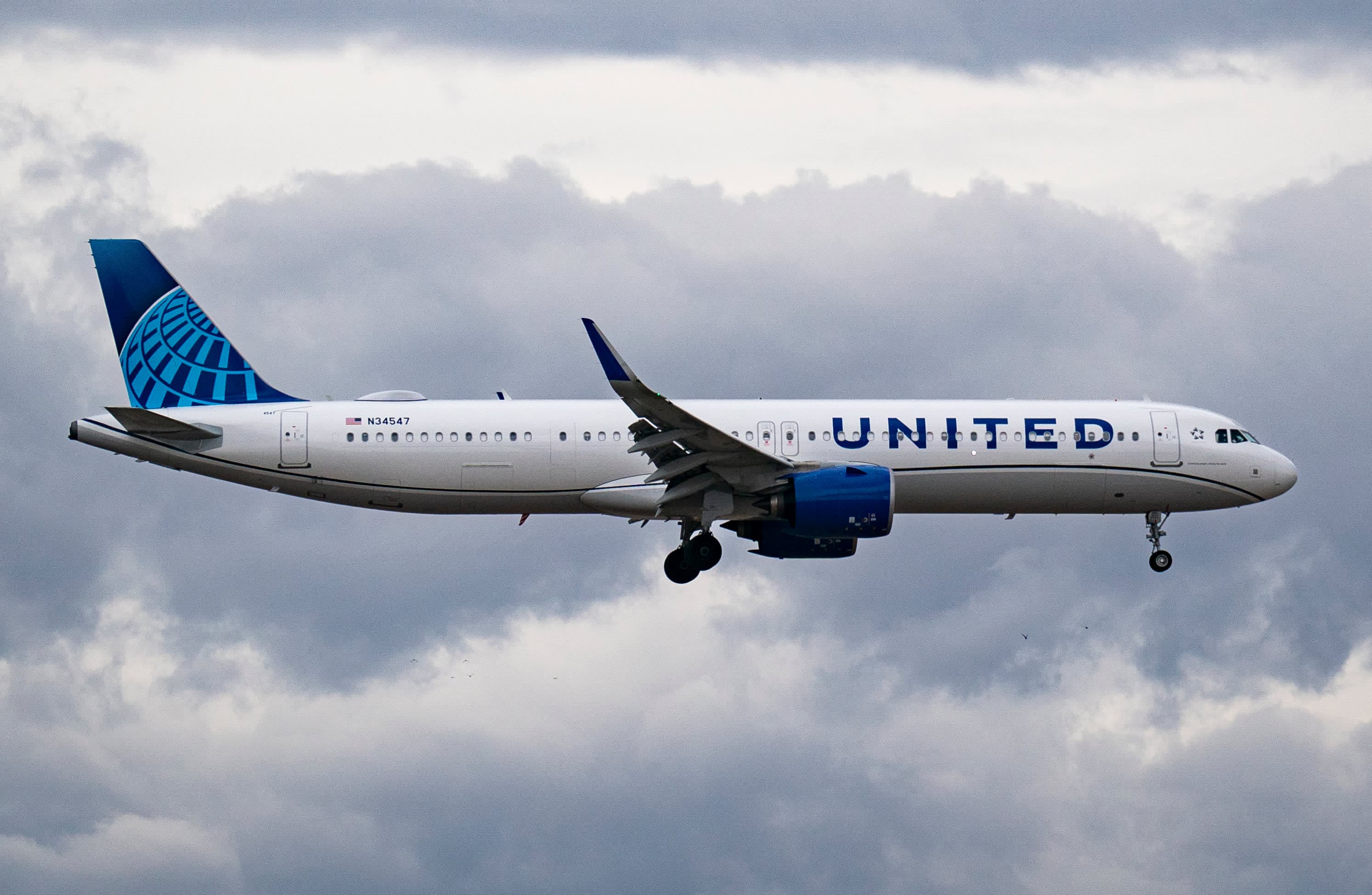 United Airlines Flight Attendants Win 31% Raises in Major Labor Deal