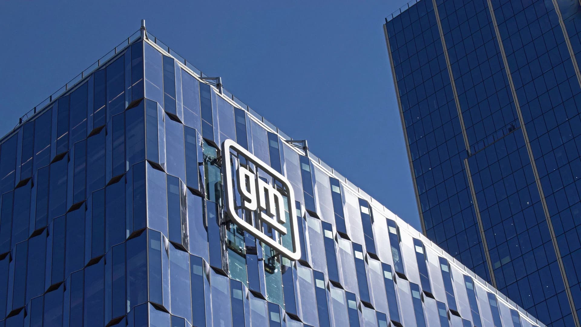 GM's AI-Driven Layoffs Raise Questions for Texas Manufacturers
