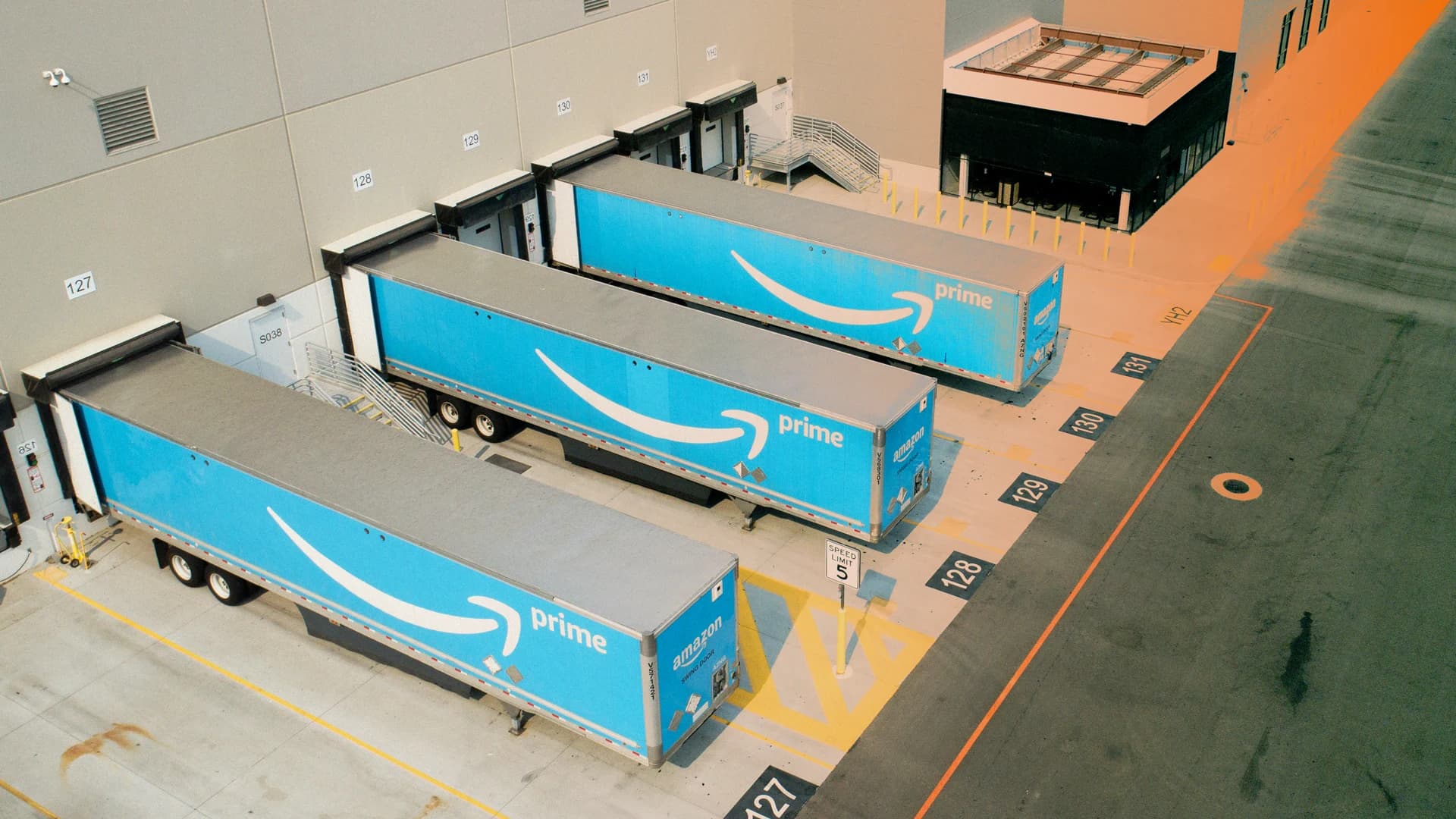 Amazon Opens Delivery Network to Rivals, Reshaping Shipping Landscape