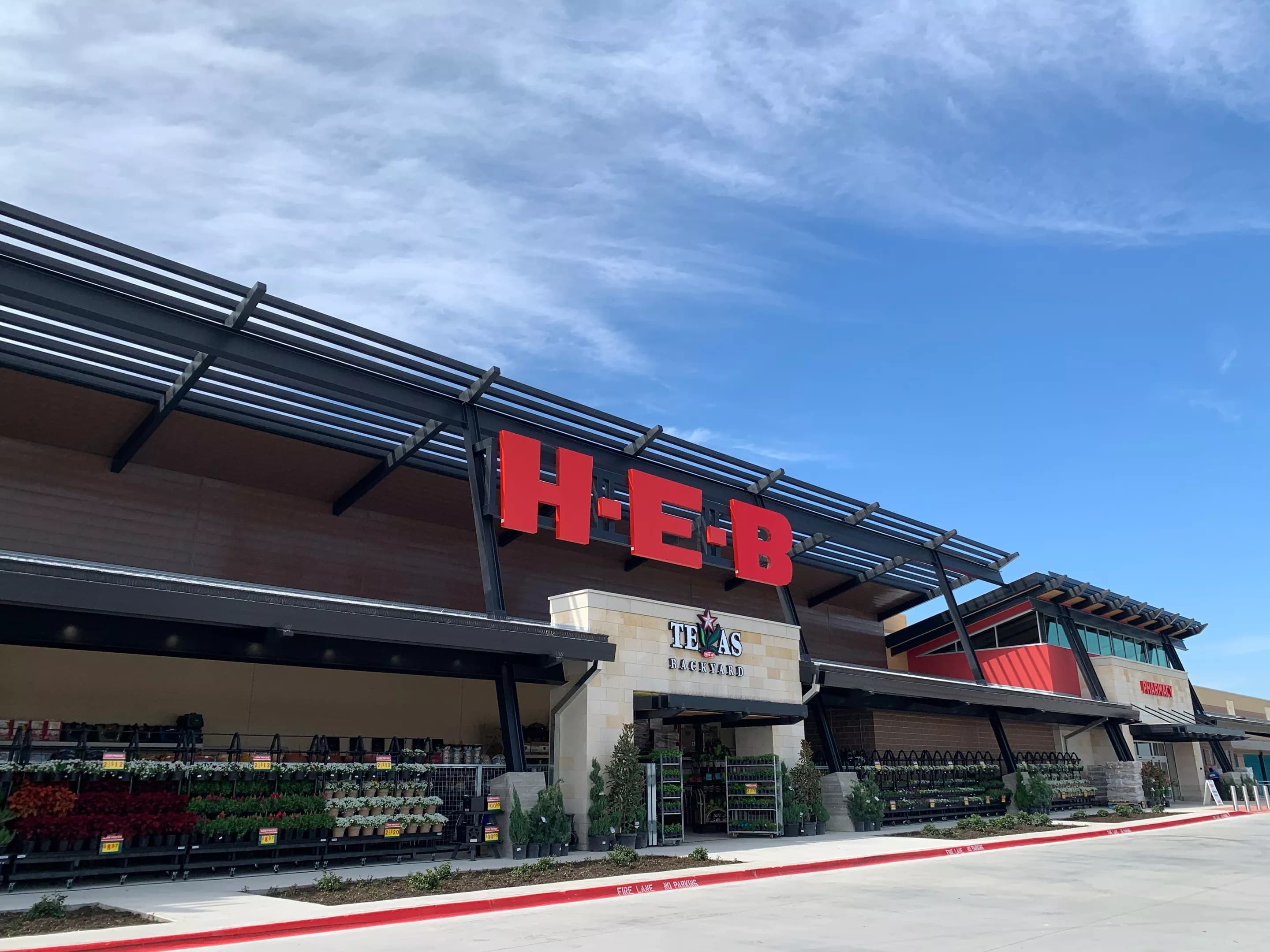 H-E-B Eyes Garland with Dual Store Concepts