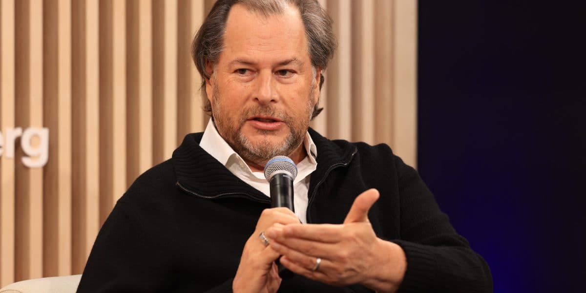 AI Reshapes White-Collar Hiring: Salesforce's Lean Engineering Model