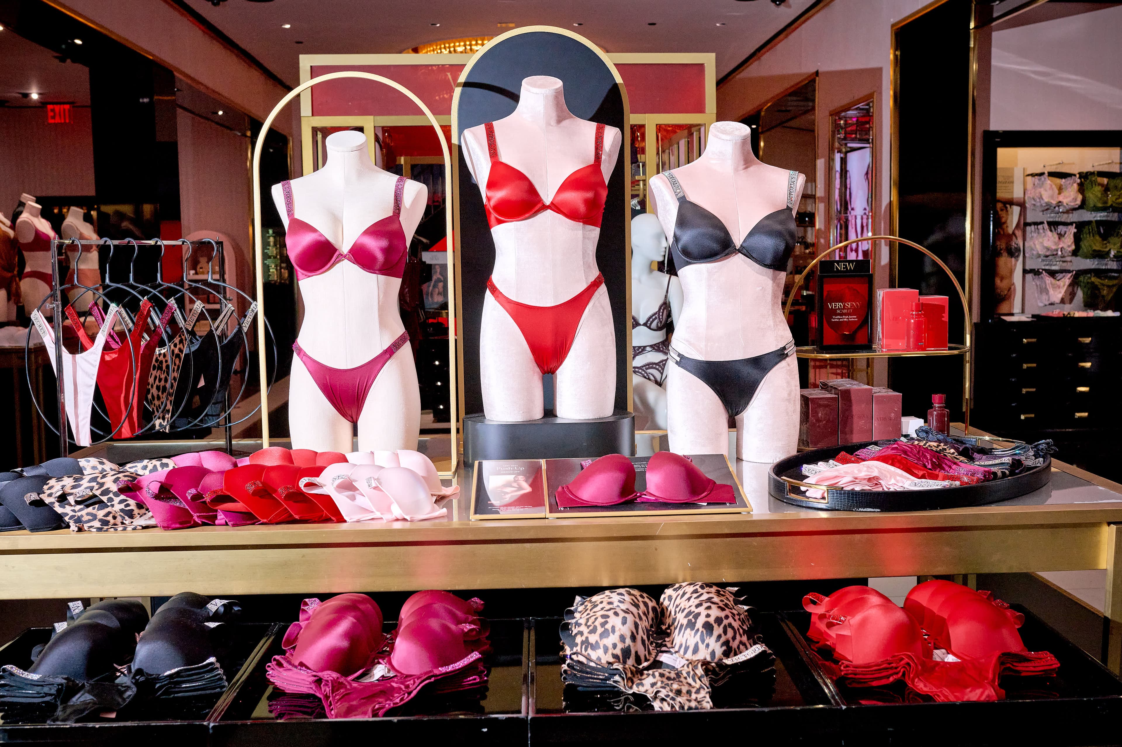 Victoria's Secret Surges 40% on Earnings Beat, Stronger Outlook