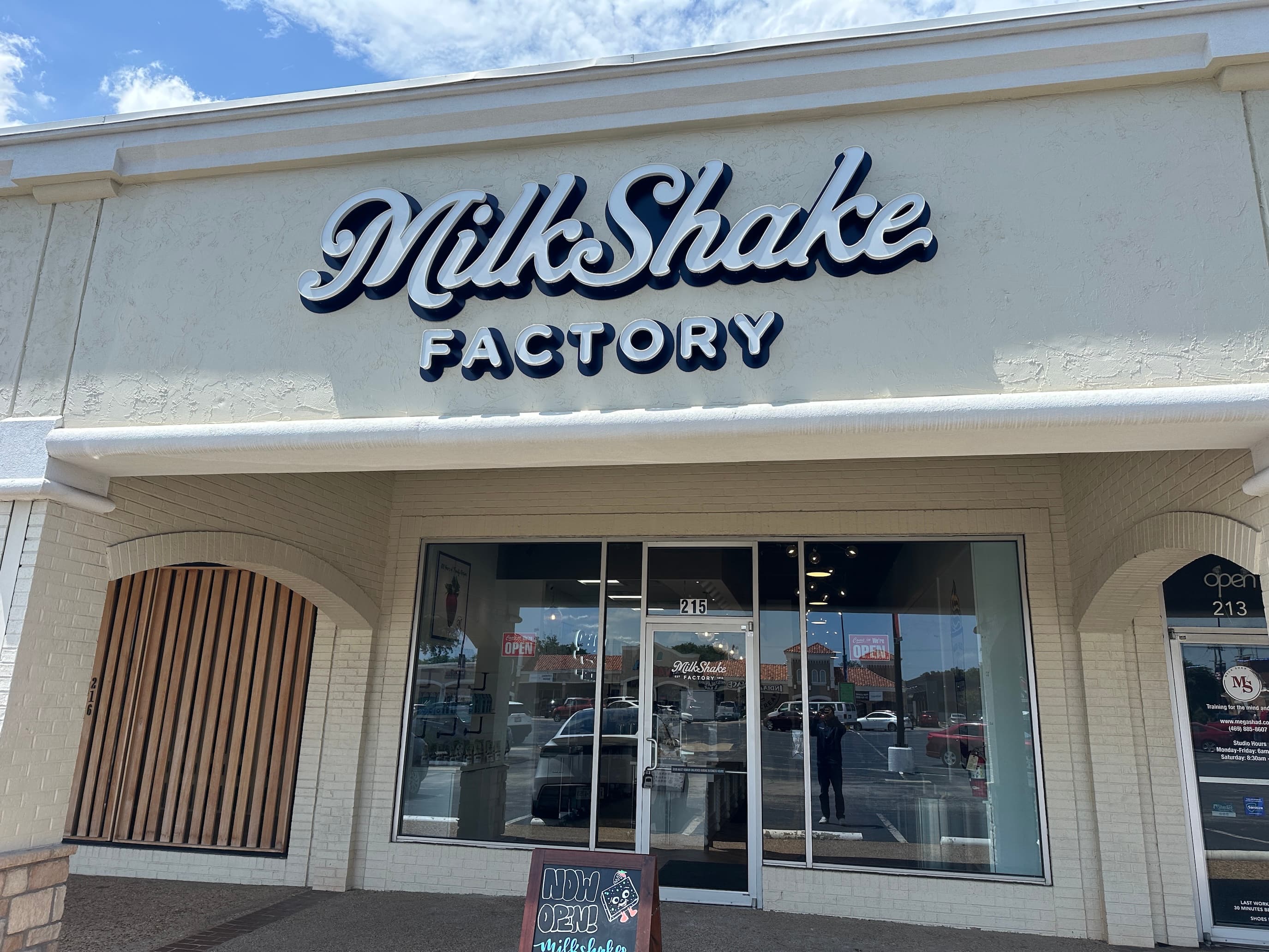 MilkShake Factory Eyes North Dallas Commuters Near Valley View