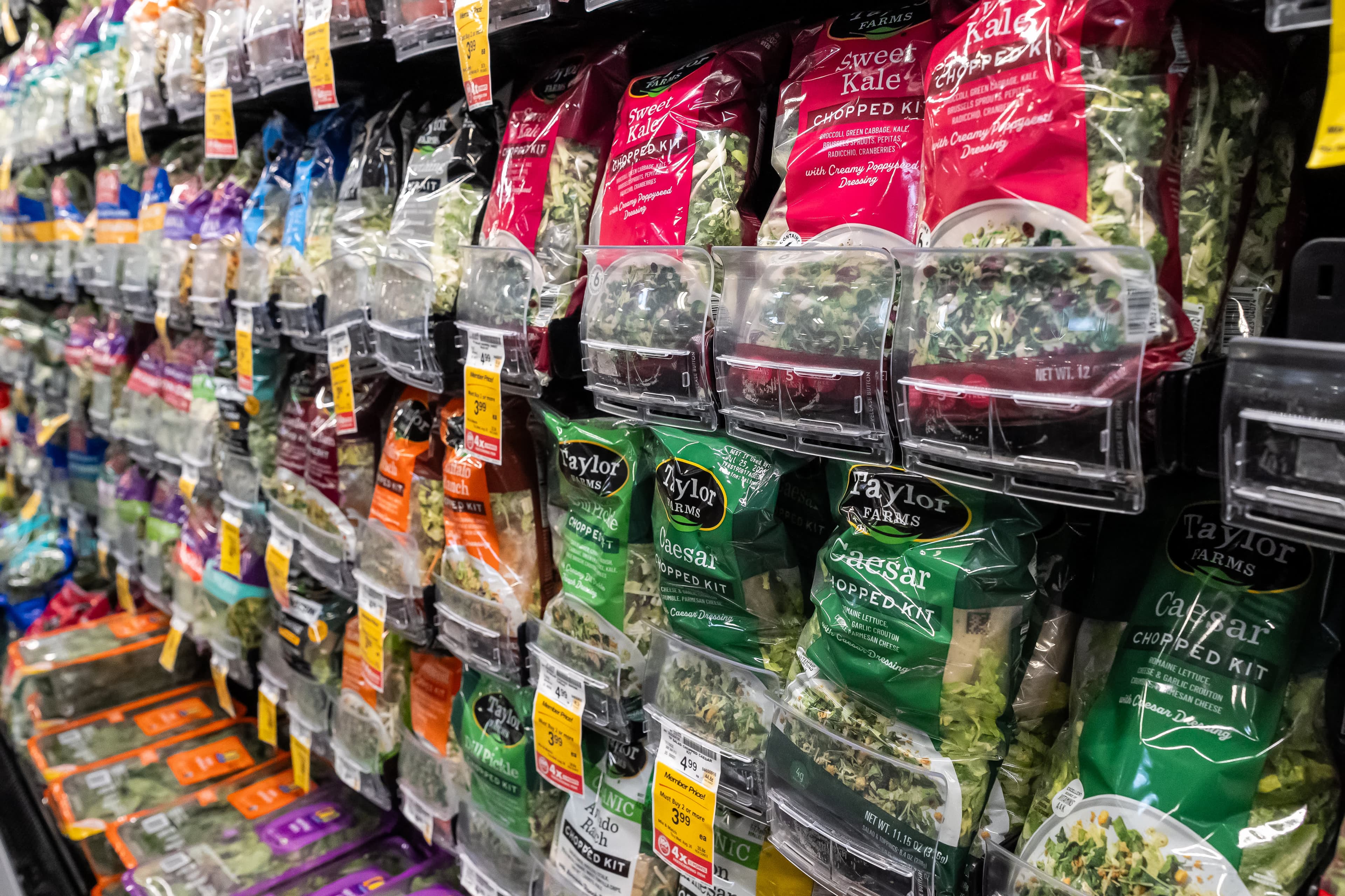 Taylor Farms Issues Nationwide Lettuce Recall Over Contamination Risk