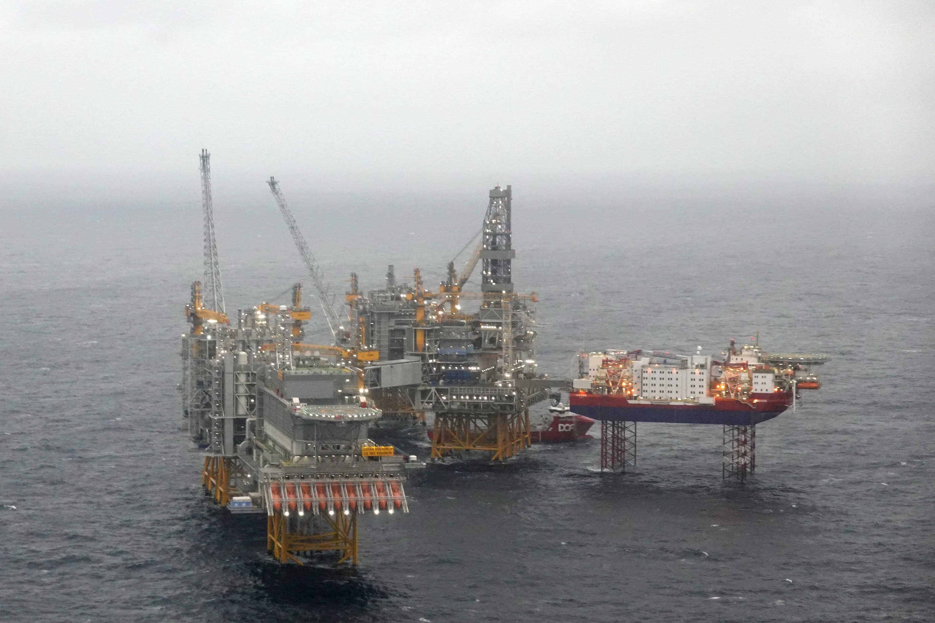 Brent Crude Surges Above $90 Amid Escalating U.S.-Iran Tensions