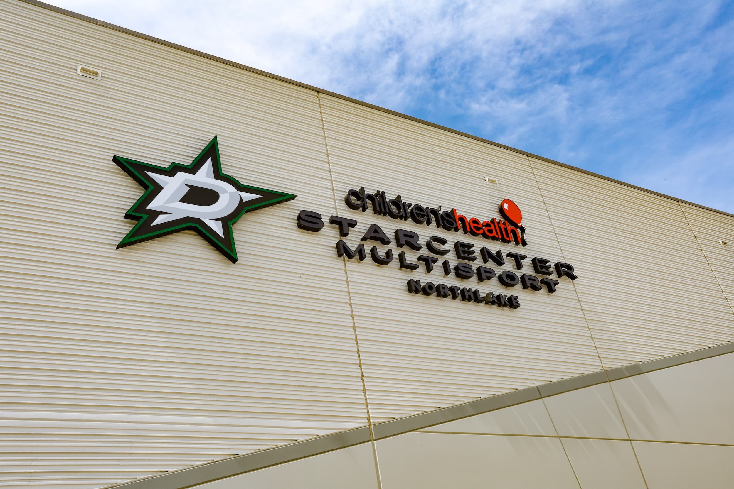 Dallas Stars Owner Backs New Shark Club Sports Bar in Northlake